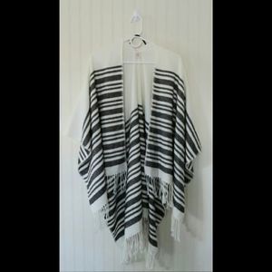 Boho Beach Women's Poncho Cape Open Front White Gray Stripe One Size